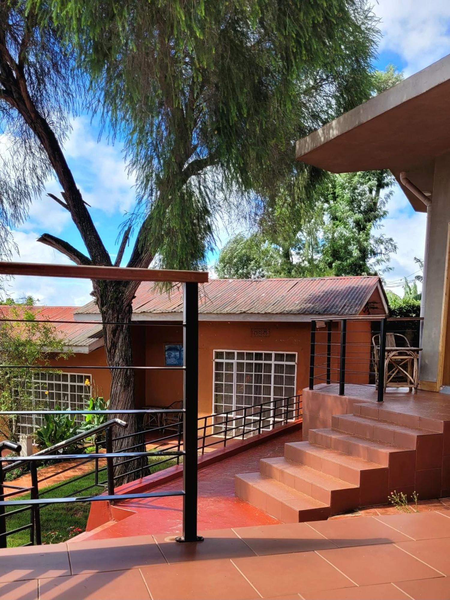 Babylon Lodge Marangu Eksteriør bilde